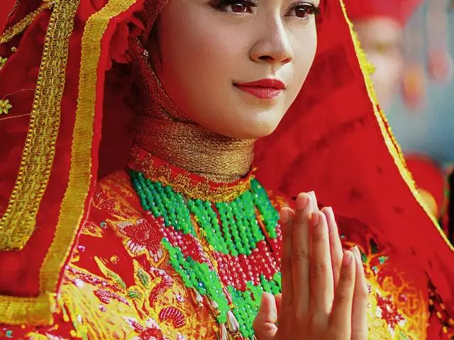 Paket Rias Adat Minang Suntiang